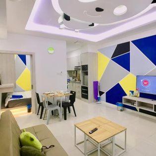Apartment Restary: Cartoon-themed With Infinity Pool Near Imago Mall